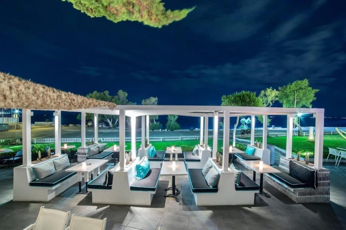 Family Apt With Garden Next To The Sea Атина Екстериор снимка
