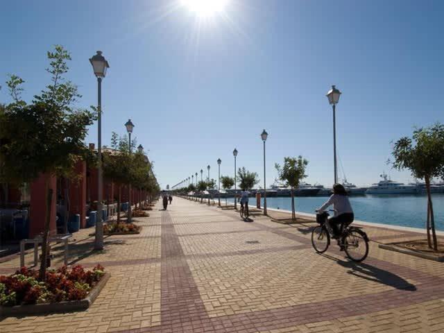 Family Apt With Garden Next To The Sea Атина Екстериор снимка