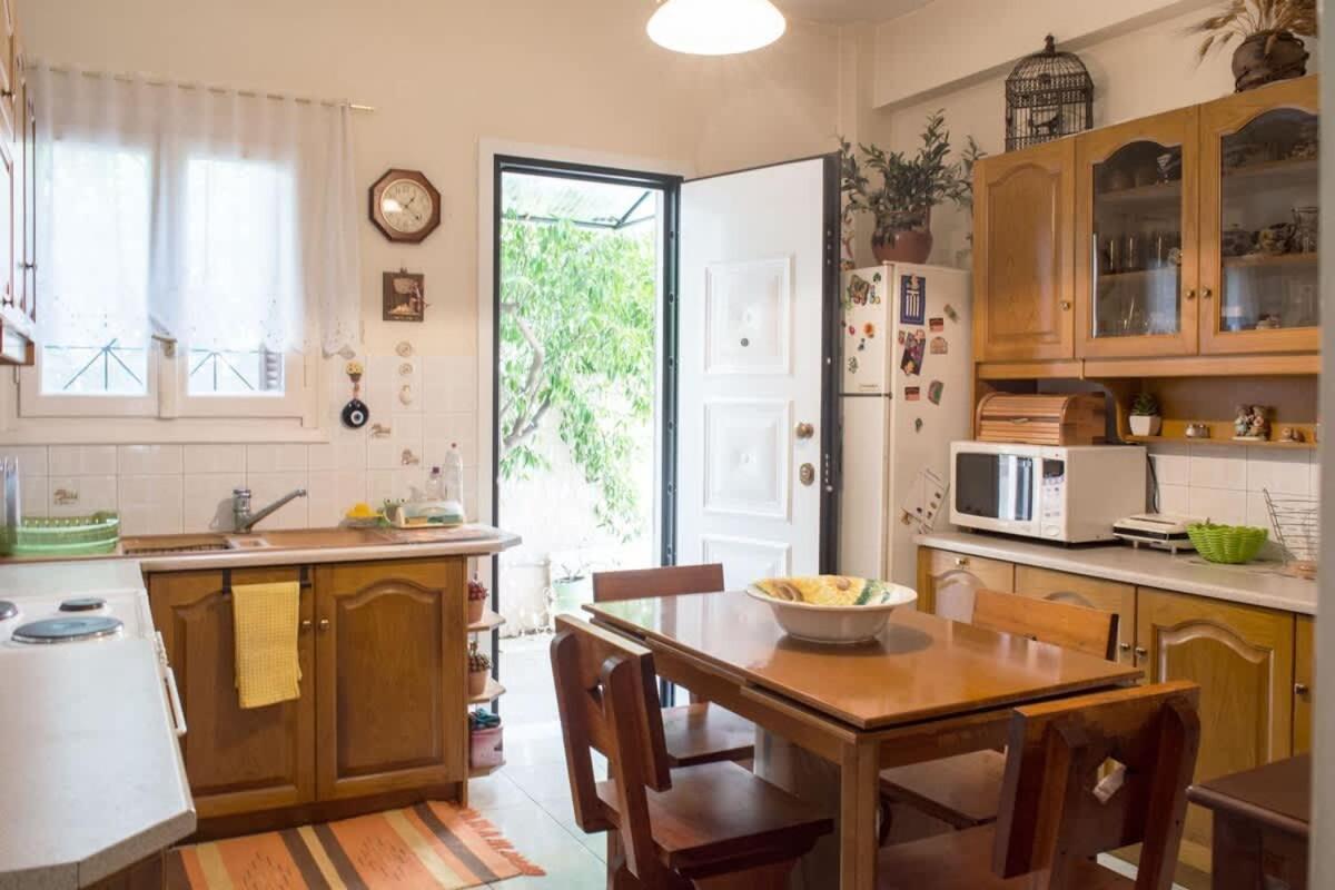 Family Apt With Garden Next To The Sea Атина Екстериор снимка